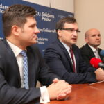 07.12.2015. Konferencja Solidarne Polski, od lewej: senator RP Jacek Włosowicz, poseł, Minister Sprawiedliwości Zbigniew Ziobro, dyrektor biura Michał Gosek / Kamil Król / Radio Kielce
