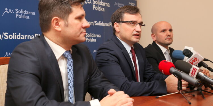 07.12.2015. Konferencja Solidarne Polski, od lewej: senator RP Jacek Włosowicz, poseł, Minister Sprawiedliwości Zbigniew Ziobro, dyrektor biura Michał Gosek / Kamil Król / Radio Kielce