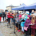 19.12.2015. Strojenie choinek na rynku w Daleszycach / Kamil Król / Radio Kielce
