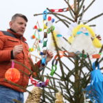 19.12.2015. Strojenie choinek na rynku w Daleszycach / Kamil Król / Radio Kielce