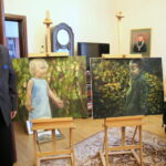 19.12.2015. Obraz "Helenka" przekazany rektorowi Politechniki Świętokrzyskiej prof. Stanisławowi Adamczakowi / Kamil Król / Radio Kielce