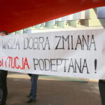 19.12.2015. Pikieta Komitetu Obrony Demokracji przeciwko łamaniu prawa i konstytucji przez najwyższe organy państwa / Kamil Król / Radio Kielce