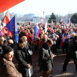 19.12.2015. Pikieta Komitetu Obrony Demokracji przeciwko łamaniu prawa i konstytucji przez najwyższe organy państwa / Kamil Król / Radio Kielce