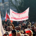 19.12.2015. Pikieta Komitetu Obrony Demokracji przeciwko łamaniu prawa i konstytucji przez najwyższe organy państwa / Kamil Król / Radio Kielce