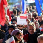 19.12.2015. Pikieta Komitetu Obrony Demokracji przeciwko łamaniu prawa i konstytucji przez najwyższe organy państwa / Kamil Król / Radio Kielce