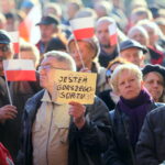 19.12.2015. Pikieta Komitetu Obrony Demokracji przeciwko łamaniu prawa i konstytucji przez najwyższe organy państwa / Kamil Król / Radio Kielce