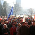 19.12.2015. Pikieta Komitetu Obrony Demokracji przeciwko łamaniu prawa i konstytucji przez najwyższe organy państwa / Kamil Król / Radio Kielce