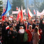 19.12.2015. Pikieta Komitetu Obrony Demokracji przeciwko łamaniu prawa i konstytucji przez najwyższe organy państwa / Kamil Król / Radio Kielce