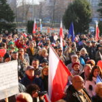 19.12.2015. Pikieta Komitetu Obrony Demokracji przeciwko łamaniu prawa i konstytucji przez najwyższe organy państwa / Kamil Król / Radio Kielce