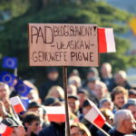 19.12.2015. Pikieta Komitetu Obrony Demokracji przeciwko łamaniu prawa i konstytucji przez najwyższe organy państwa / Kamil Król / Radio Kielce