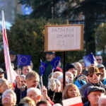 19.12.2015. Pikieta Komitetu Obrony Demokracji przeciwko łamaniu prawa i konstytucji przez najwyższe organy państwa / Kamil Król / Radio Kielce