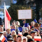 19.12.2015. Pikieta Komitetu Obrony Demokracji przeciwko łamaniu prawa i konstytucji przez najwyższe organy państwa / Kamil Król / Radio Kielce