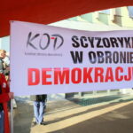 19.12.2015. Pikieta Komitetu Obrony Demokracji przeciwko łamaniu prawa i konstytucji przez najwyższe organy państwa / Kamil Król / Radio Kielce