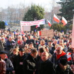 19.12.2015. Pikieta Komitetu Obrony Demokracji przeciwko łamaniu prawa i konstytucji przez najwyższe organy państwa / Kamil Król / Radio Kielce