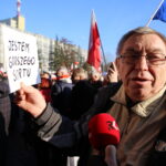 19.12.2015. Pikieta Komitetu Obrony Demokracji przeciwko łamaniu prawa i konstytucji przez najwyższe organy państwa / Kamil Król / Radio Kielce