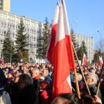 19.12.2015. Pikieta Komitetu Obrony Demokracji przeciwko łamaniu prawa i konstytucji przez najwyższe organy państwa / Kamil Król / Radio Kielce