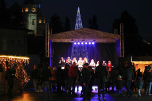 18.12.2015 Kielce. Jarmark Bożonarodzeniowy na Placu Artystów / Jarosław Kubalski / Radio Kielce