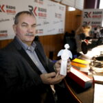 15.12.2015 Kielce . Drugi dzień licytacji . Adam Spała . Właściciel fabryki ceramiki AS w Ćmielowie . / Jarosław Kubalski / Radio Kielce