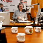 16.12.2015 Kielce. Gwiazdka z nieba - Finał trzeciego dnia licytacji. W środę podczas finału towarzyszyli nam aktorzy z Teatru Kubuś, muzyk Michał Zapała, i niezawodna grupa z Siemachy Kielce. / Jarosław Kubalski / Radio Kielce