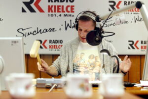 17.12.2015 Kielce. Radio Kielce. Gwiazdka z nieba. Czwarty dzień licytacji. Finał w studiu. Siemacha. / Jarosław Kubalski / Radio Kielce