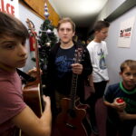 17.12.2015 Kielce. Radio Kielce. Gwiazdka z nieba. Czwarty dzień licytacji. Finał w studiu. Siemacha. / Jarosław Kubalski / Radio Kielce