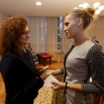 17.12.2015 Kielce. Wigilia u  wojewody Agaty Wojtyszek. Spotkanie z dziennikarzami. / Jarosław Kubalski / Radio Kielce