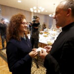 17.12.2015 Kielce. Wigilia u  wojewody Agaty Wojtyszek. Spotkanie z dziennikarzami. / Jarosław Kubalski / Radio Kielce