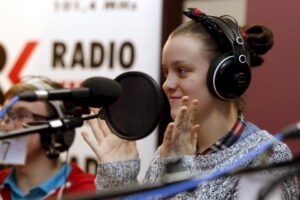 18.12.2015 Kielce. Radio Kielce. Gwiazdka z nieba. Piąty dzień licytacji na rzecz stowarzyszenia Siemacha. Finał w studiu. / Radio Kielce