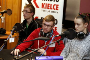 18.12.2015 Kielce. Radio Kielce. Gwiazdka z nieba. Piąty dzień licytacji na rzecz stowarzyszenia Siemacha. Finał w studiu. / Radio Kielce