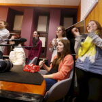 18.12.2015 Kielce. Radio Kielce. Gwiazdka z nieba. Piąty dzień licytacji na rzecz stowarzyszenia Siemacha. Finał w studiu. / Radio Kielce