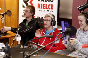 18.12.2015 Kielce. Radio Kielce. Gwiazdka z nieba. Piąty dzień licytacji na rzecz stowarzyszenia Siemacha. Finał w studiu. / Radio Kielce