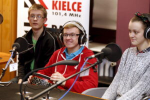 18.12.2015 Kielce. Radio Kielce. Gwiazdka z nieba. Piąty dzień licytacji na rzecz stowarzyszenia Siemacha. Finał w studiu. / Radio Kielce