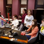 18.12.2015 Kielce. Radio Kielce. Gwiazdka z nieba. Piąty dzień licytacji na rzecz stowarzyszenia Siemacha. Finał w studiu. / Radio Kielce