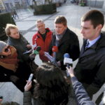 21.12.2015 Kielce. Konferencja prasowa na Dawida Lewickiego ( KORWiN) na Rynku. / Jarosław Kubalski / Radio Kielce