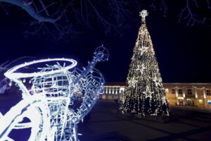 22.12.2015 Kielce. Iluminacje świąteczne. Rynek. / Jarosław Kubalski / Radio Kielce