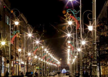 22.12.2015 Kielce. Iluminacje świąteczne. Ulica Sienkiewicza. / Jarosław Kubalski / Radio Kielce