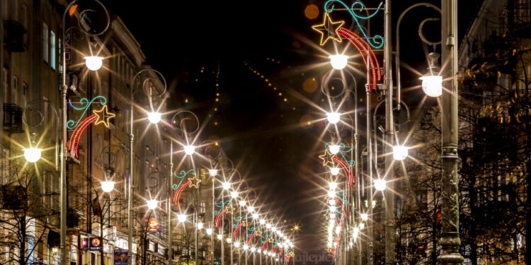 22.12.2015 Kielce. Iluminacje świąteczne. Ulica Sienkiewicza. / Jarosław Kubalski / Radio Kielce