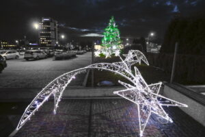 22.12.2015 Kielce. Iluminacje świąteczne. Przed Astra Parkiem przy ulicy Solidarności. / Jarosław Kubalski / Radio Kielce