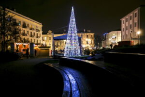 22.12.2015 Kielce. Iluminacje świąteczne. Plac Artystów. / Jarosław Kubalski / Radio Kielce