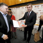 22.12.2015 Kielce. Podziękowanie dla wspierających akcję Gwiazdka z Nieba w studiu S1 Radia Kielce. / Jarosław Kubalski / Radio Kielce