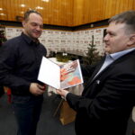 22.12.2015 Kielce. Podziękowanie dla wspierających akcję Gwiazdka z Nieba w studiu S1 Radia Kielce. / Jarosław Kubalski / Radio Kielce