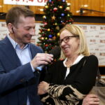 22.12.2015 Kielce. Podziękowanie dla wspierających akcję Gwiazdka z Nieba w studiu S1 Radia Kielce. / Jarosław Kubalski / Radio Kielce