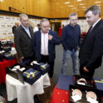 22.12.2015 Kielce. Podziękowanie dla wspierających akcję Gwiazdka z Nieba w studiu S1 Radia Kielce. / Jarosław Kubalski / Radio Kielce