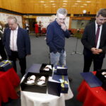 22.12.2015 Kielce. Podziękowanie dla wspierających akcję Gwiazdka z Nieba w studiu S1 Radia Kielce. / Jarosław Kubalski / Radio Kielce