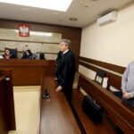 23.12.2015 Kielce . Sąd okręgowy. Wyrok w sprawie kabareciarza Bronisława Opałki i jeszcze dwóch oskarżonych o produkcje marihuany. Na ławie oskarżonych Wojciech J. / Jarosław Kubalski / Radio Kielce