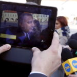 23.12.2015 Kielce. Poseł Grzegorz Schetyna podczas konferencji prasowej na Rynku. / Jarosław Kubalski / Radio Kielce