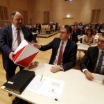 29.12.21015 Kielce. XIX Sesja Sejmiku Województwa Świętokrzyskiego w Sali Kameralnej Filharmonii Świętokrzyskiej im. Oskara Kolberga. Wybory nowego członka Zarządu Województwa. / Jarosław Kubalski / Radio Kielce