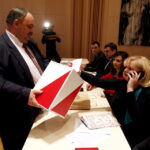 29.12.21015 Kielce. XIX Sesja Sejmiku Województwa Świętokrzyskiego w Sali Kameralnej Filharmonii Świętokrzyskiej im. Oskara Kolberga. Wybory nowego członka Zarządu Województwa. / Jarosław Kubalski / Radio Kielce