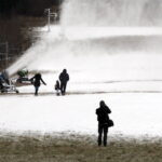 30.12.2015 Kielce. Naśnieżanie stoku narciarskiego na Stadionie. / Jarosław Kubalski / Radio Kielce