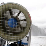30.12.2015 Kielce. Naśnieżanie stoku narciarskiego na Stadionie. / Jarosław Kubalski / Radio Kielce